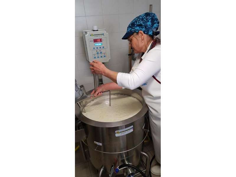 lavorazione latte per produzione formaggi